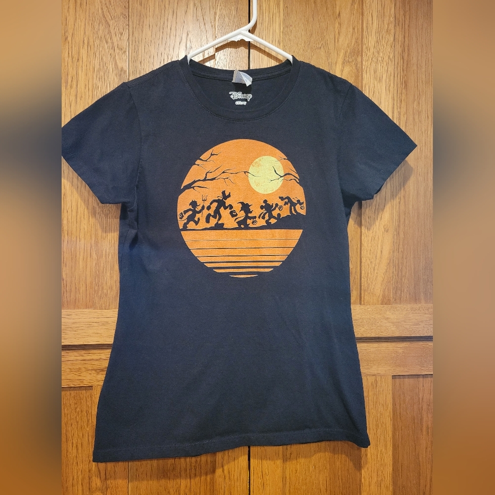 Disney Halloween t-shirt - Women's size Small